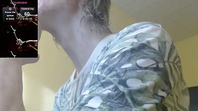 Snapshot of k74robert chatting on November 2025 09:59:01 AM k74robert online show from November 2025 09:59:01 AM