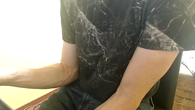 Snapshot of k74robert chatting on November 2025 01:43:01 PM k74robert online show from November 2025 01:43:01 PM