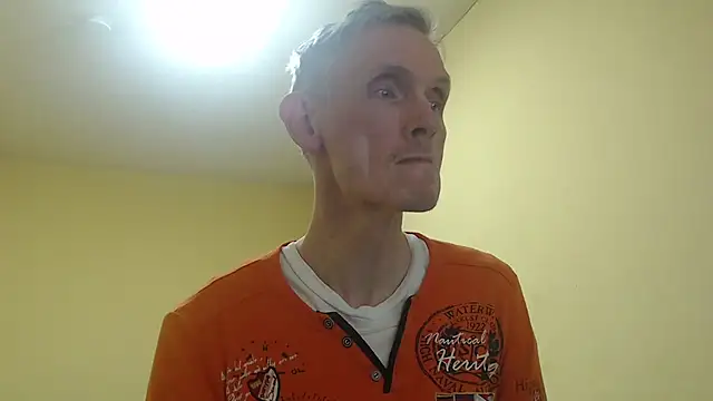 Snapshot of k74robert chatting on December 2025 02:03:01 PM k74robert online show from December 2025 02:03:01 PM