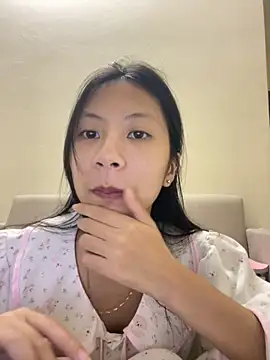 Snapshot of Lil-Gi chatting on November 2025 03:24:01 PM Lil-Gi online show from November 2025 03:24:01 PM