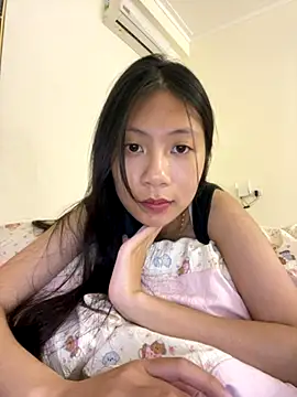 Snapshot of Lil-Gi chatting on November 2025 04:07:02 PM Lil-Gi online show from November 2025 04:07:02 PM