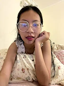 Snapshot of Lil-Gi chatting on November 2025 05:01:02 PM Lil-Gi online show from November 2025 05:01:02 PM