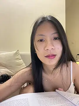 Snapshot of Lil-Gi chatting on November 2025 03:44:01 PM Lil-Gi online show from November 2025 03:44:01 PM