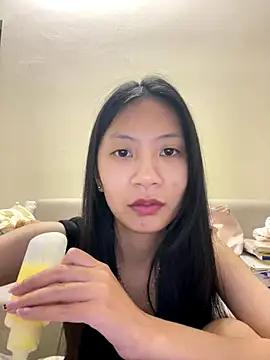 Snapshot of Lil-Gi chatting on November 2025 04:13:02 PM Lil-Gi online show from November 2025 04:13:02 PM