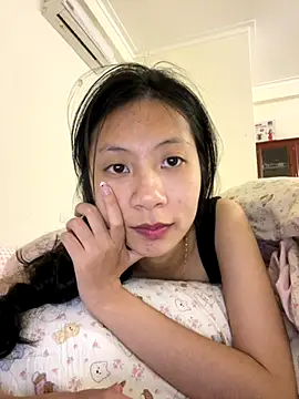 Snapshot of Lil-Gi chatting on November 2025 04:39:02 PM Lil-Gi online show from November 2025 04:39:02 PM