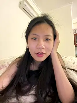 Snapshot of Lil-Gi chatting on November 2025 04:40:02 PM Lil-Gi online show from November 2025 04:40:02 PM