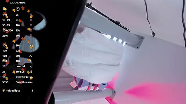 NicolWhite online show from October 2025 12:17:02 PM