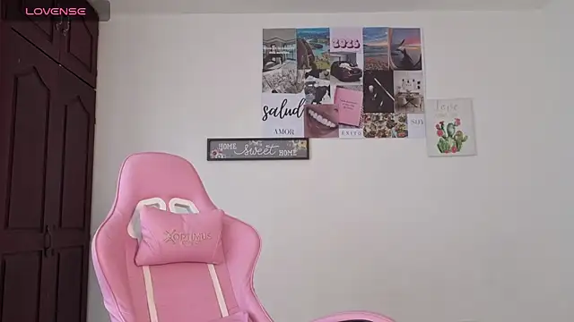 Veronika  Winslow  online show from February 2026 05:00:02 PM