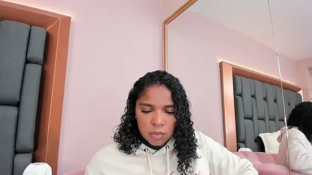 LisaMendez online show from November 2025 03:37:02 AM