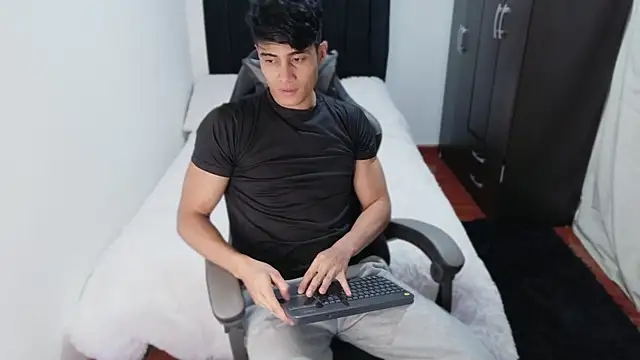 stylish men online show from October 2025 11:27:01 PM