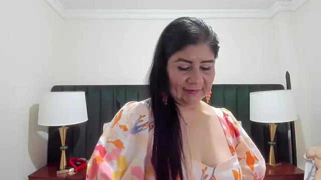 kiraGeiner online show from October 2025 09:54:02 AM