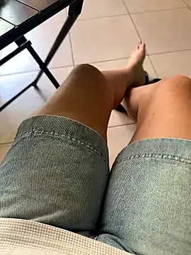 Snapshot of sharon-Hanna chatting on December 2025 01:11:01 AM sharon-Hanna online show from December 2025 01:11:01 AM