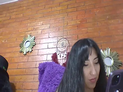 a miss online show from November 2025 09:15:02 PM