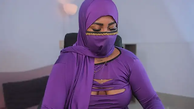 Snapshot of yasmin_elite chatting on November 2025 09:42:02 AM yasmin elite online show from November 2025 09:42:02 AM