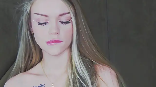 MarilynNova online show from April 2026 04:40:01 AM