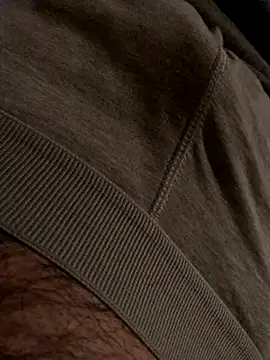 Snapshot of MuzzyFacing chatting on November 2025 10:23:02 PM MuzzyFacing online show from November 2025 10:23:02 PM