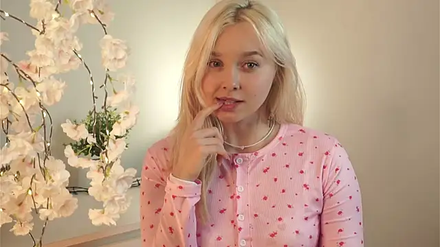 Snapshot of AccaCroyle chatting on November 2025 08:08:02 PM AccaCroyle online show from November 2025 08:08:02 PM