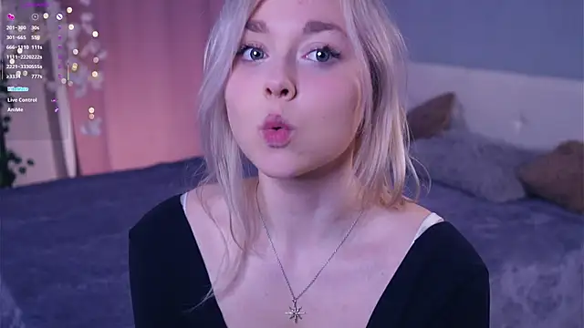 AccaCroyle online show from April 2026 06:02:01 PM