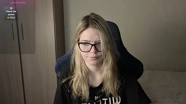 KatanaSVibe online show from December 2025 03:09:02 PM