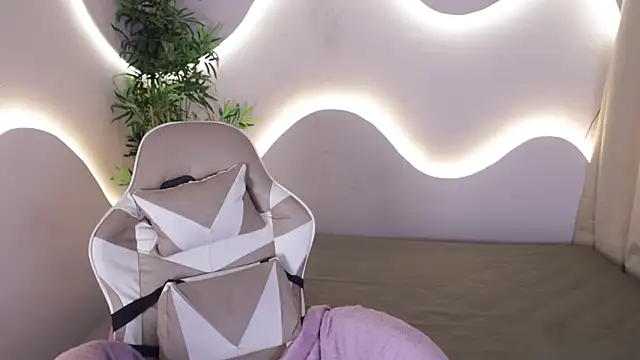 Emma and Issac online show from November 2025 04:26:02 AM