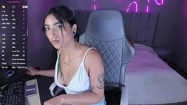 Emma and Issac online show from March 2026 08:58:02 PM