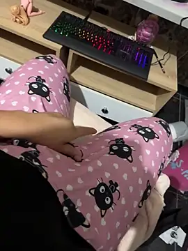 laure torres online show from September 2025 07:01:01 AM