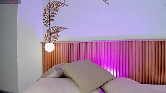 Valleriie  online show from January 2026 04:31:02 PM