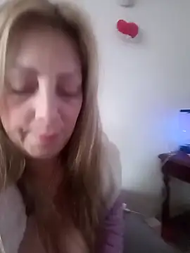 Snapshot of Estefania_Arce chatting on October 2025 08:42:01 PM Estefania Arce online show from October 2025 08:42:01 PM