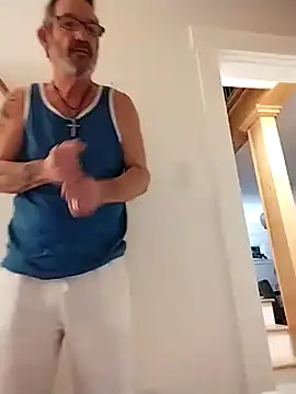 FoxnMouse online show from April 2026 11:10:01 PM