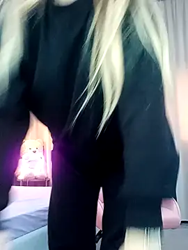 Reina Cummings online show from November 2025 07:18:02 AM