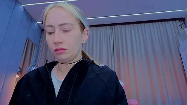 Reina Cummings online show from November 2025 07:03:02 AM