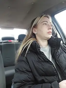 Reina Cummings online show from April 2026 06:33:01 AM