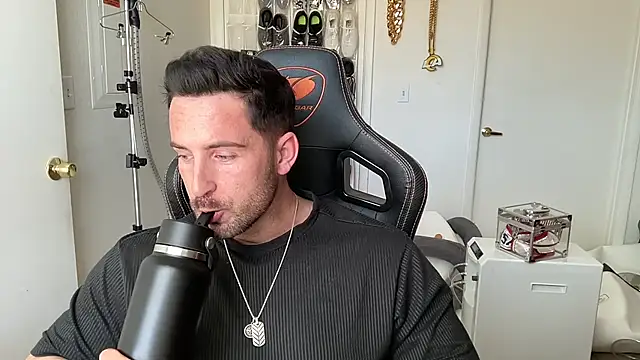 brettmycles28 online show from July 2026 07:27:01 PM