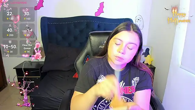 LucyPetit online show from November 2025 02:18:01 PM