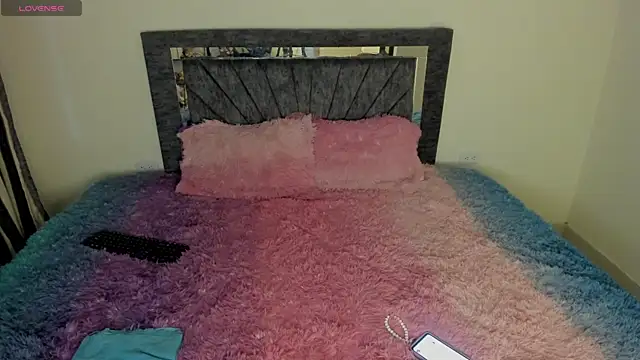 Laurasofia01 online show from April 2026 03:12:01 AM