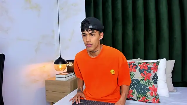 Thiago twink online show from October 2025 07:58:01 PM