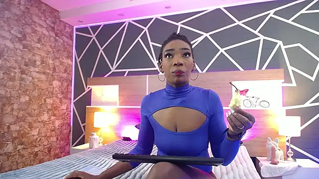 Snapshot of AlexandraCambell chatting on October 2025 12:05:01 PM AlexandraCambell online show from October 2025 12:05:01 PM