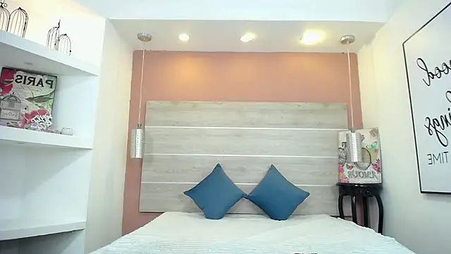 Snapshot of AlexandraCambell chatting on November 2025 10:04:02 AM AlexandraCambell online show from November 2025 10:04:02 AM