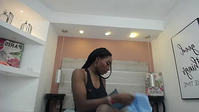 Snapshot of AlexandraCambell chatting on November 2025 12:05:01 PM AlexandraCambell online show from November 2025 12:05:01 PM