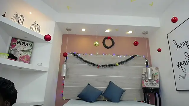 Snapshot of AlexandraCambell chatting on December 2025 01:27:02 PM AlexandraCambell online show from December 2025 01:27:02 PM