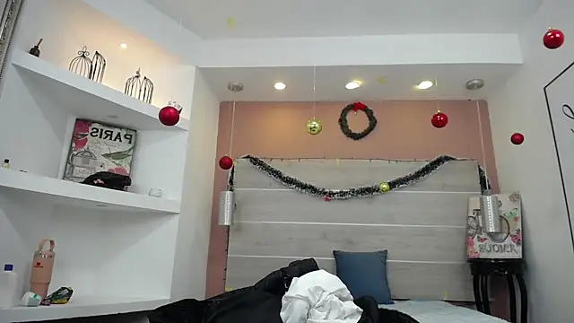 Snapshot of AlexandraCambell chatting on December 2025 11:39:02 AM AlexandraCambell online show from December 2025 11:39:02 AM