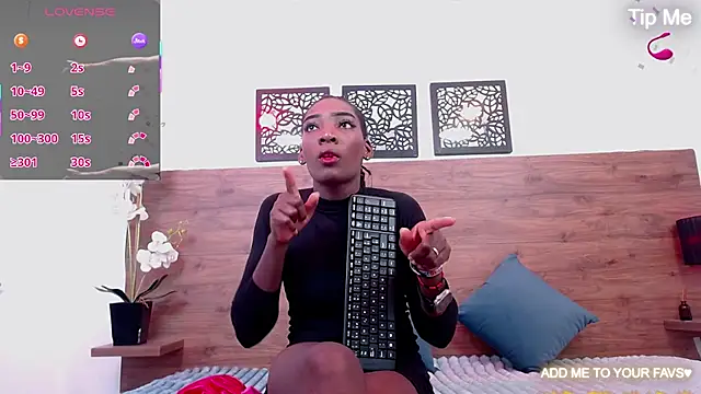 Snapshot of AlexandraCambell chatting on March 2026 02:19:01 PM AlexandraCambell online show from March 2026 02:19:01 PM