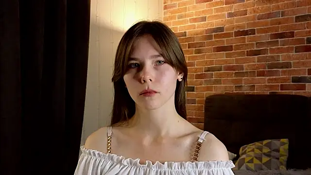 Snapshot of EmiliDen chatting on October 2025 05:43:01 PM EmiliDen online show from October 2025 05:43:01 PM
