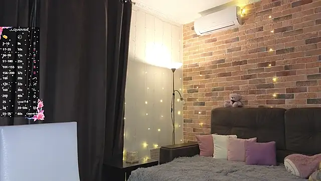 EmiliDen online show from November 2025 05:03:01 PM