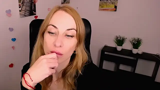 Snapshot of Create_your_own_sun chatting on October 2025 01:42:01 PM Create your own sun online show from October 2025 01:42:01 PM