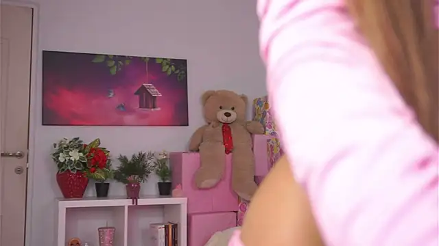 Snapshot of ZariaVera chatting on November 2025 07:18:02 PM ZariaVera online show from November 2025 07:18:02 PM
