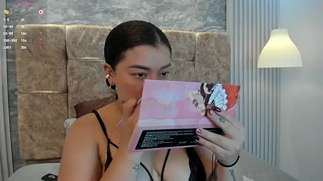 leilapons online show from November 2025 05:46:02 PM