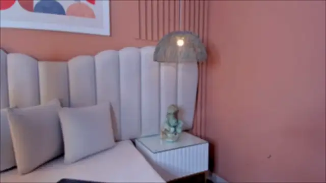 noa moon online show from February 2026 02:34:02 AM