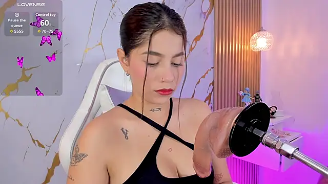 alissaowens  online show from November 2025 06:45:02 PM