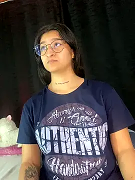 EVAH LEE  online show from December 2025 03:48:01 AM